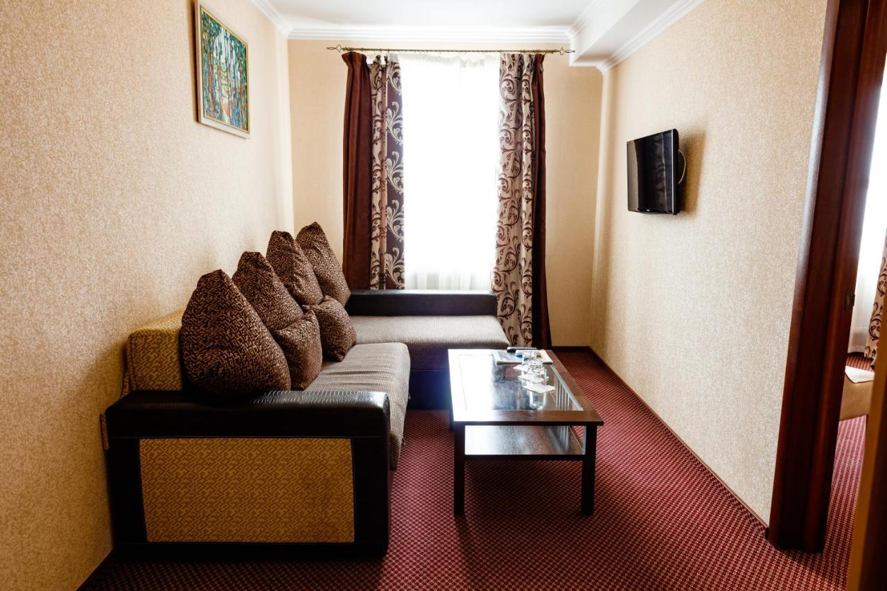 Hotel Argo à Lviv Extérieur photo