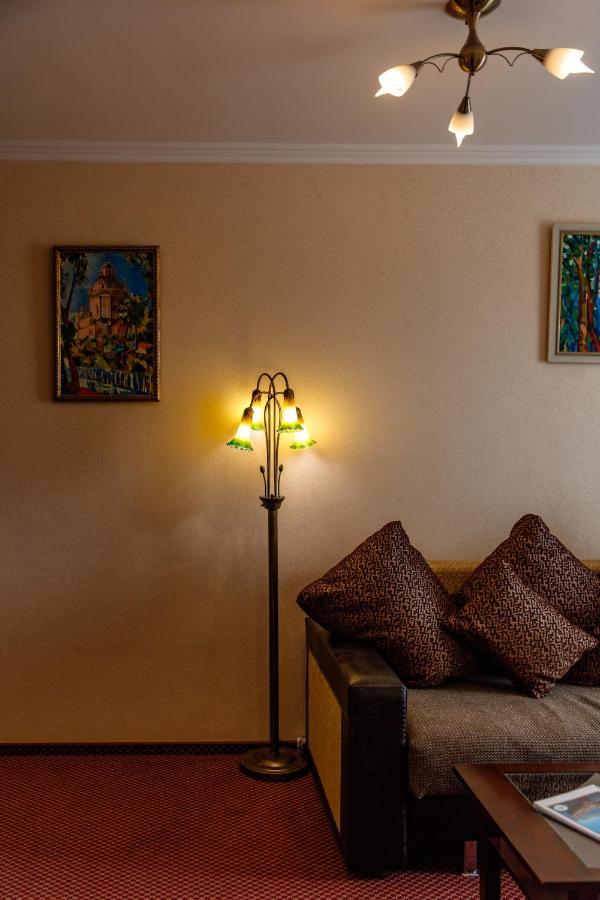 Hotel Argo à Lviv Extérieur photo